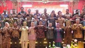 Gubernur Sumsel Herman Deru foto bersama jajaran Kejati Sumsel