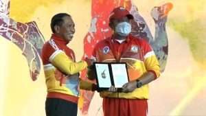 Gubernur Sumsel Herman Deru menerima penghargaan sebagai Pembina Olahraga Berprestasi diberikan langsung oleh Menteri Pemuda dan Olahraga (Menpora) RI