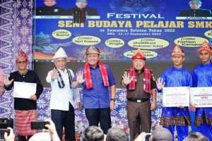 Gubernur Sumsel Herman Deru membuka Festival Seni Budaya Pelajar SMK se-Sumsel di Kayu Agung, Kabupaten OKI