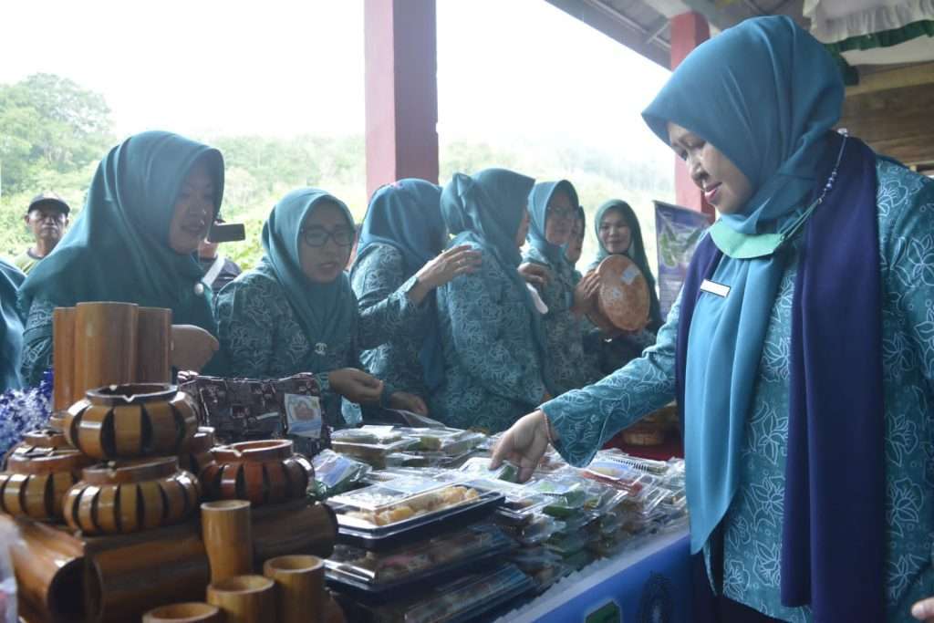 Wakil Ketua TP PKK Sumsel, Fauziah Mawardi Yahya  melakukan kunjungan kerja