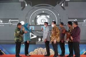 Gubernur Sumsel Herman Deru bersama istri saat membuka kegiatan