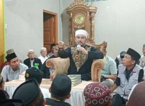Pendakwah kondang Tanah Air, Habib Ahmad Al Habsyi melakukan tausiyah di Masjid Al-Ikhlas Panca Usaha Lorong Mufakat, Kelurahan 5 Ulu Kecamatan SU I