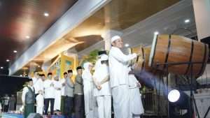 Gubernur Sumatera Selatan H Herman Deru bersama Wakil Gubernur Sumsel H Mawardi Yahya serta Forkopimda Provinsi Sumsel menggelar Takbiran bersama menyambut hari raya Idul Fitri 1444 H/2023 M di Griya Agung Palembang, Jum'at (21/4/2023) malam.