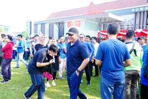 Herman Deru bersama Forkopimda Sumsel mengikuti Jalan santai dan senam bersama dalam rangka HUT Ke 77 Pemerintah Provinsi Sumatera Selatan bertempat di Kantor Gubernur Sumsel, Sabtu, (13/5/2023).