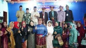 ubernur Sumsel H Herman Deru berkesempatan melakukan halal Bihalal dengan masyarakat Komering yang diinisiasi oleh Organisasi Kerukunan. Warga Komering (IWARI) Cempaka yang dipusatkan di Balai Desa Cempaka Kecamatan Cempaka Kabupaten OKU Timur, (24/4).