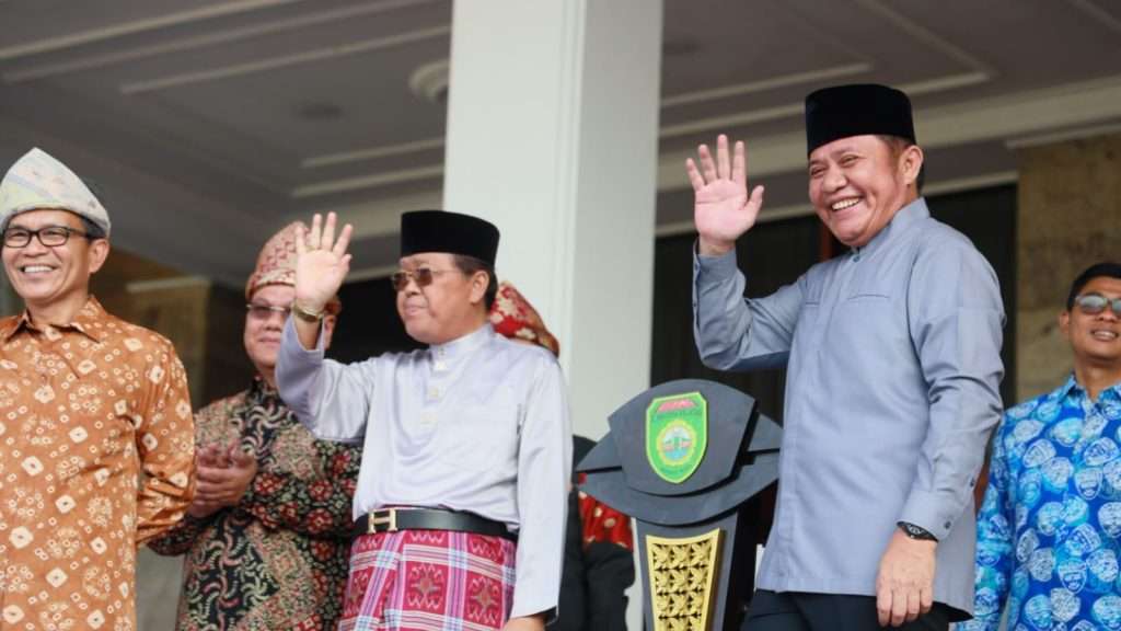 H. Herman Deru melepas iring-iringan karnaval tersebut di halaman Griya Agung pada Minggu (21/5) pagi.