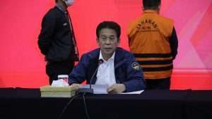 Komisi Pemberantasan Korupsi (KPK) menetapkan dua orang Tersangka terkait dugaan tindak pidana korupsi terkait proyek pengadaan subkontraktor fiktif di PT AK Persero Tahun 2018 s.d 2020. Kedua Tersangka tersebut yaitu CP selaku Direktur Utama PT AK Persero dan TS Direktur Keuangan PT AK Persero.