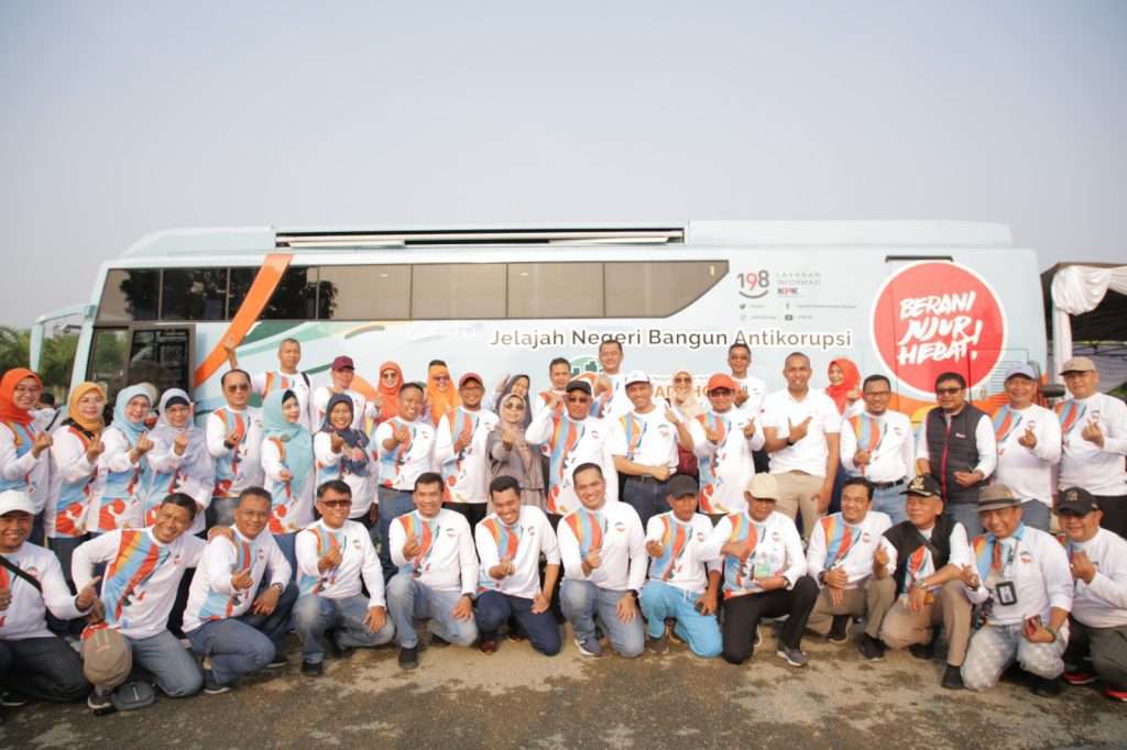 Roadshow Bus Antikorupsi, Jelajah Negeri Bangun Antikorupsi, di Alun-alun Kota Depok, Jawa Barat, Minggu (21/5). (Foto: Dok. KPK)
