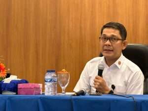 Deputi II Bidang Pembangunan Manusia KSP, Abetnego Tarigan, memimpin rapat koordinasi rencana persiapan pendirian Universitas Kepulauan Aru di Gedung PSDKU Unpatti, Dobo, Kabupaten Kepulauan Aru, Selasa (9/5) kemarin.