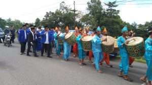 Foto Puluhan Kader Partai PAN Mendaftarkan diri Bacaleg Ke KPU di Jalan Merdeka Kelurahan Handayani Mulya Kecamatan Talang Ubi Kabupaten Penukal Abab Lematang Ilir (PALI) (foto M. Susanto/Versa.news)
