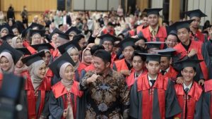Herman Deru, menghadiri acara Wisuda Kelas 12 dan Wisuda Tahfidz Siswa SMAIT Al-Furqon Palembang