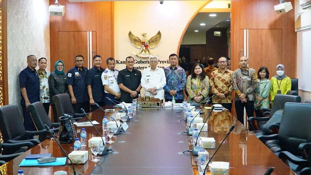 Wakil Gubernur (Wagub) Sumsel H Mawardi Yahya menerima audiensi rombongan Direktorat Koordinasi dan Supervisi (Korsup) Komisi Pemberantasan Korupsi (KPK) RI, tempat di Ruang Rapat Gubernur Sumsel, Kamis (11/5) siang. (Foto: Dok. Humas)