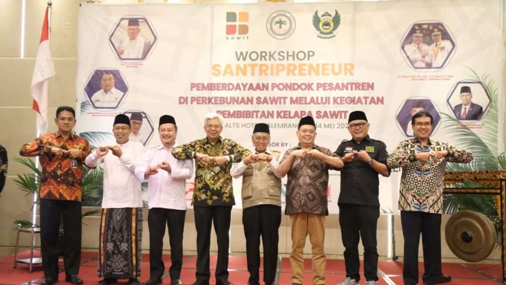 Wakil Gubernur Sumsel H. Mawardi Yahya menghadiri sekaligus membuka kegiatan Workshop Santripreneur Pemberdayaan Pondok Pesantren di Perkebunan Sawit Melalui Kegiatan Pembibitan Kelapa Sawit di Hotel The Alts, Jumat (12/5) sore. (Foto: Dok. Humas)