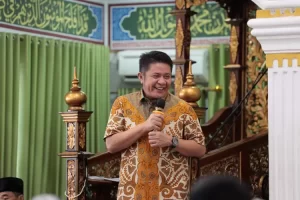 Gubernur Sumsel Herman Deru saat memberikan sambutannya dalam giat safari jumat di Masjid Nurul Hidayah (Dok. Humas Pemprov Sumsel)