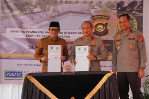 Peletakan batu pertama pembangunan kolam renang ini dilakukan langsung oleh Bupati PALI Dr Ir H Heri Amalindo,MM yang didampingi Kapolda Sumsel Irjen Pol A Rachmad, dan untuk dana yang digunakan dana hibah dari pemerintah Kabupaten PALI, pembangunan kolam renang di Stadion komplek Kota Palembang Provinsi Sumatera Selatan pada Selasa (21/03/2023), (Foto: Dok. Kominfo Kab. Pali)